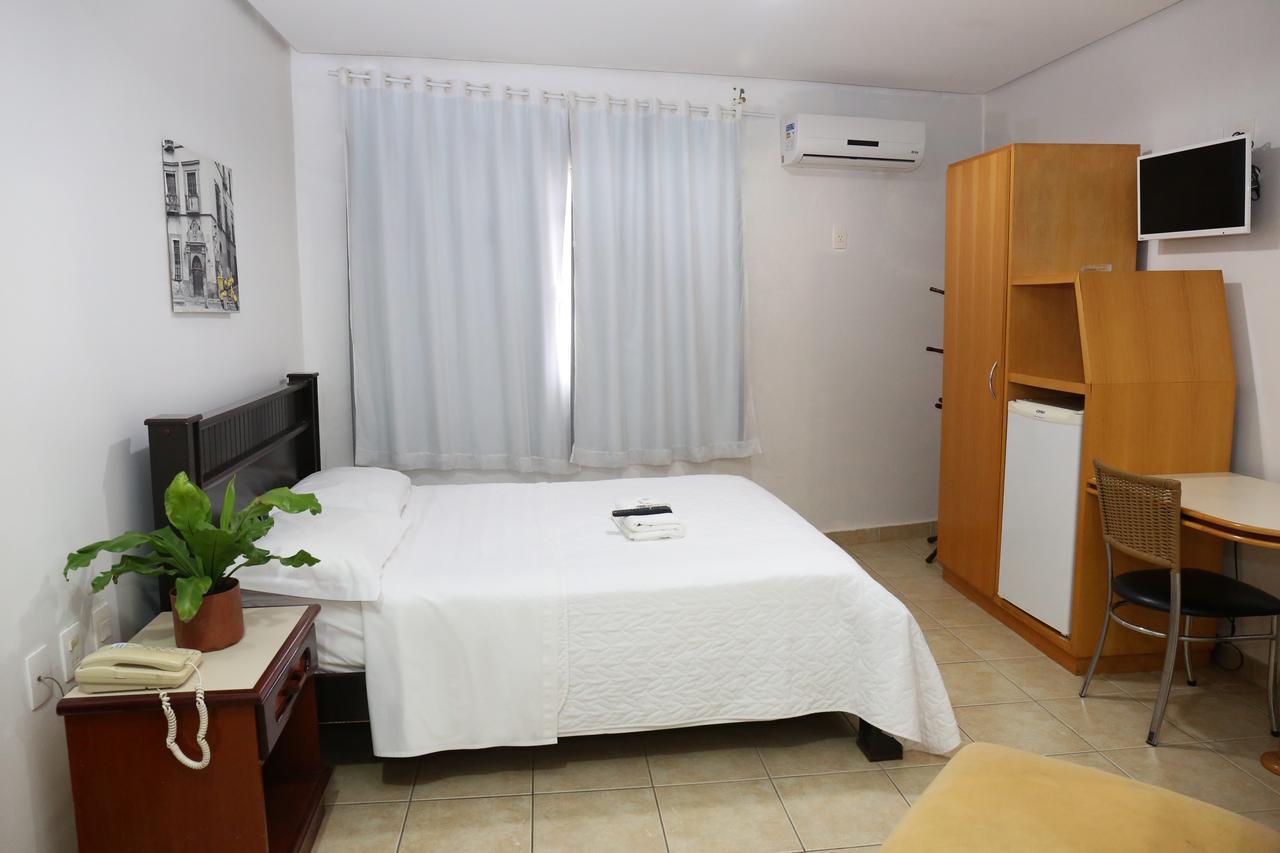 Licia Hotel Joao Pinheiro 外观 照片